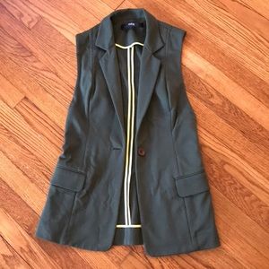 Cut25 Green vest size 8 elongated armhole detail